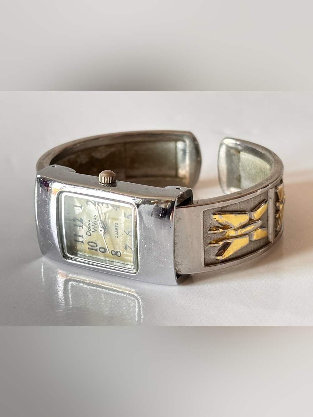 🦋2/25$ Vintage Donna Vivian butterflies 2 tons Bangle Women's Watch New battery